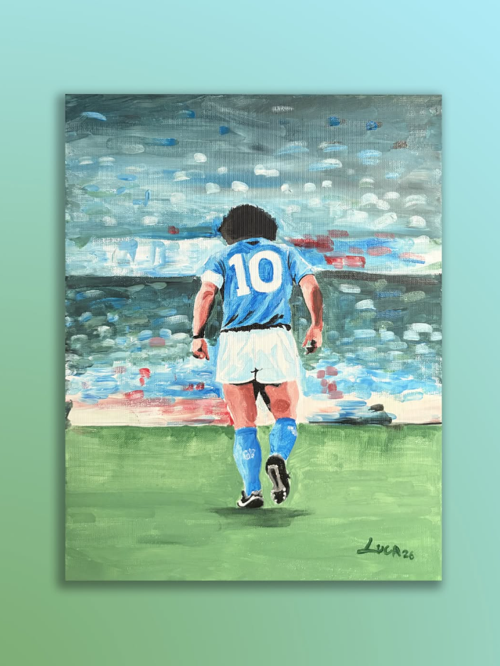 Dipinto di un calciatore di spalle con la maglia numero 10 azzurra e bianca su un campo verde, con gli spalti sfumati nel blu e nel grigio